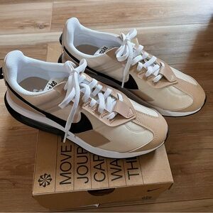 Women's Nike Air Max Pre-Day 
Size: 8 
Color: Oatmeal/Black Hemp